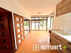 ～使い勝手の良いシステムキッチン～
・料理がしやすい設計のキッチンでお料理もはかどりますね。
・もちろんキッチン下部は収納になっておりますので、フライパンなども収納可能です。
