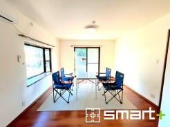 ～穏やかな陽の入るＬＤＫ～
・大きな窓のあるＬＤＫは陽当りも良好で明るい空間となっております。
・ご家族団らんなど過ごす時間の多いＬＤＫが明るいのは嬉しいポイントですね。
