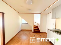 ～リビングを有効活用～
・キッチンは対面式ではなく壁側にございますので、お部屋の中の空間を有効活用できます。
・現地ではぜひ家具の配置などもイメージしながらご見学くださいませ。
