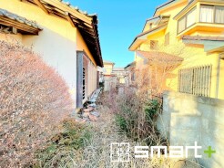 ～閑静な住宅街の立地～
・周辺は閑静な住宅街となっておりますので、静かな暮らしをご実現いただけます。
・前面道路の交通量も多くないので、小さなお子様がいるご家庭でもご安心ですね。
