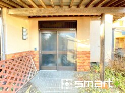 ～お住まいの顔「玄関」～
・毎日お出かけの際もご帰宅の際も通る玄関。
・ドアの交換や鍵の交換・追加などもお気軽にご相談くださいませ。
