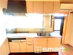 ～リビングを有効活用～
・キッチンは対面式ではなく壁側にございますので、お部屋の中の空間を有効活用できます。
・現地ではぜひ家具の配置などもイメージしながらご見学くださいませ。
