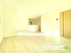 ～日当り良好のＬＤＫ～
・穏やかな陽だまりに包まれる居心地の良いＬＤＫは、ご家族が自然と集まる憩いのスペースに。
・柔らかみのあるナチュラルカラーで、家具やカーテンの色も選びやすいです。
