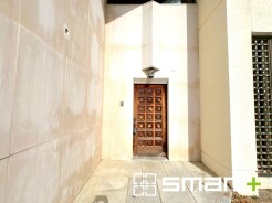 ～お住まいの顔「玄関」～
・毎日お出かけの際もご帰宅の際も通る玄関。
・ドアの交換や鍵の交換・追加などもお気軽にご相談くださいませ。
