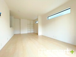 ～オプション施行もお任せください～
・フローリングの変色など劣化を軽減し、水をこぼした場合などにも防いでくれるフロアコーテイングが人気となっております。
・オプション施行もお任せください。
