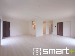 ～余裕の空間が広がるＬＤＫ～
・２８．５帖あるＬＤＫはご家族団らんのお時間を余裕の広さで演出してくれます。
・ご内覧の際は家具の配置などもイメージしながらご覧くださいませ。
