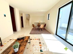 ～窓からはたっぷりの陽光～
・大きな窓から明るい陽光が舞い込みお部屋全体を心地のよい空間に。
・料理と洗濯、片付けなど並行して家事を進める時に便利な回遊動線で効率もアップ。