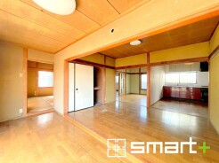 ～ナチュラルな色彩のＬＤＫ～
・自然な風合いの色味で纏められたＬＤＫは家具のコーディネートもしやすくなっております。
・どんなインテリアにするか、考えるだけでも楽しくなりますね。
