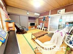 ～「和みの部屋」和室をご用意～
・ゴロンと寝転がったり、お子様のいるご家庭ではお子様を寝かしつけたり、などご活用いただける和室をご用意。
・やはり畳の香りは心が落ち着きますね。
