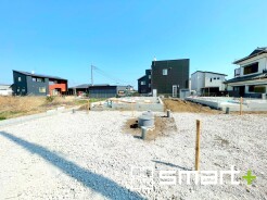 ～完成物件もご案内可能～
・ご案内時には実際の立地に加え、同メーカー・同仕様の完成物件もご案内可能です。
・ぜひ現地と建物をご覧いただき、具体的にイメージしてみてくださいませ。
(１号棟)