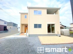 ～優しい印象の外観～
・環境にも馴染みやすく汚れもあまり目立たない淡いベージュ系の外観は、落ち着いた雰囲気を醸し出してくれますね。
・ナチュラルな色調が優しい印象を与えてくれます。
