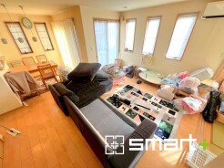 ～余裕の空間が広がるＬＤＫ～
・18帖あるＬＤＫはご家族団らんのお時間を余裕の広さで演出してくれます。
・ご内覧の際は家具の配置などもイメージしながらご覧くださいませ。
