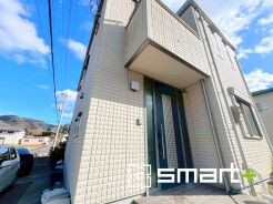 ～お住まいの顔「玄関」～
・毎日お出かけの際もご帰宅の際も通る玄関。
・ドアの交換や鍵の交換・追加などもお気軽にご相談くださいませ。
