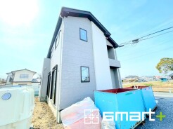 ～ご家族を守る「耐震等級３」～
・住宅性能評価において「耐震等級３」を取得。地震に強い家であることが証明されております。
・倒壊の恐れが低くなりますので、地震保険が半額になるメリットも。
(１号棟)