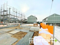 ～ご家族を守る「耐震等級３」～
・住宅性能評価において「耐震等級３」を取得。地震に強い家であることが証明されております。
・倒壊の恐れが低くなりますので、地震保険が半額になるメリットも。
(１号棟)