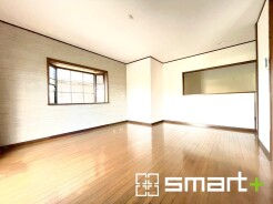 ～ナチュラルな色彩のＬＤＫ～
・自然な風合いの色味で纏められたＬＤＫは家具のコーディネートもしやすくなっております。
・どんなインテリアにするか、考えるだけでも楽しくなりますね。
