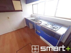 ～リビングを有効活用～
・キッチンは対面式ではなく壁側にございますので、お部屋の中の空間を有効活用できます。
・現地ではぜひ家具の配置などもイメージしながらご見学くださいませ。
