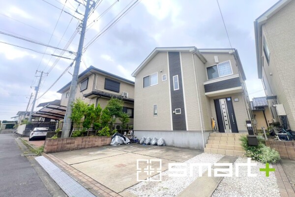 ◆水戸市双葉台中古戸建 駐車３台可・人工芝のお庭付き◆