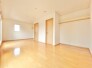 間仕切り可能な洋室です！
一部屋で使っていただいてもよし！間仕切りで二部屋にもできますのでお気軽にご相談ください！