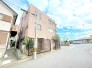 ～閑静な住宅街の立地～
・周辺は閑静な住宅街となっておりますので、静かな暮らしをご実現いただけます。
・前面道路の交通量も多くないので、小さなお子様がいるご家庭でもご安心ですね。
