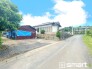 ～十分な広さのある前面道路～
・前面道路は約５．２ｍございますので、お車でのすれ違いも楽々で余計なストレスがかかりません。
・日々お車での移動が多い方には大切なポイントですね。
