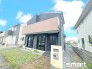 ～シックな色彩の外観を採用～
・外壁に濃い色を採用する事でモダンな印象のシックな外観となっております。
・高級感も出るので毎日家に帰るのが誇らしくなります。ぜひ現地でご確認くださいませ。

