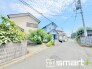 ～閑静な住宅街の立地～
・周辺は閑静な住宅街となっておりますので、静かな暮らしをご実現いただけます。
・前面道路の交通量も多くないので、小さなお子様がいるご家庭でもご安心ですね。
