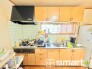 ～リビングを有効活用～
・キッチンは対面式ではなく壁側にございますので、お部屋の中の空間を有効活用できます。
・現地ではぜひ家具の配置などもイメージしながらご見学くださいませ。
