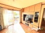 ～嬉しい家具付きです～
・見た目もオシャレなテレビ台壁面収納付きでリビングの収納力が格段に大きくなります。
・リビングに置く物が少なくなるのでスッキリ広々と使えますね。
