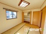 ～２面採光の明るいお部屋～
・和室は２面採光とする事で穏やかな陽の入る明るい空間となっております。
・くつろぎのプライベート時間を明るい空間で穏やかにお過ごしいただけます。
