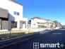 ～十分な広さのある前面道路～
・前面道路は約6ｍございますので、お車でのすれ違いも楽々で余計なストレスがかかりません。
・日々お車での移動が多い方には大切なポイントですね。
