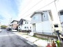 ～十分な広さのある前面道路～
・前面道路は約６ｍございますので、お車でのすれ違いも楽々で余計なストレスがかかりません。
・日々お車での移動が多い方には大切なポイントですね。
