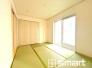 ～「和みの部屋」和室をご用意～
・ゴロンと寝転がったり、お子様のいるご家庭ではお子様を寝かしつけたり、などご活用いただける和室をご用意。
・やはり畳の香りは心が落ち着きますね。
