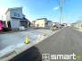 ～十分な広さのある前面道路～
・前面道路は約6ｍございますので、お車でのすれ違いも楽々で余計なストレスがかかりません。
・日々お車での移動が多い方には大切なポイントですね。

