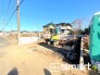 1号棟 ～閑静な住宅街の立地～
・周辺は閑静な住宅街となっておりますので、静かな暮らしをご実現いただけます。
・前面道路の交通量も多くないので、小さなお子様がいるご家庭でもご安心ですね。
