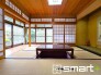 ～２面採光の明るいお部屋～
・和室は２面採光とする事で穏やかな陽の入る明るい空間となっております。
・くつろぎのプライベート時間を明るい空間で穏やかにお過ごしいただけます。
