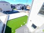 ～お庭もある余裕の敷地～
・広々した敷地にはお庭もご用意。お庭があるだけで余裕を感じますね。
・防草シートや人工芝の敷設などのオプションもお気軽にご相談くださいませ。
