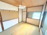 ～「和みの部屋」和室をご用意～
・ゴロンと寝転がったり、お子様のいるご家庭ではお子様を寝かしつけたり、などご活用いただける和室をご用意。
・やはり畳の香りは心が落ち着きますね。
