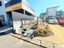 ～閑静な住宅街の立地～
・周辺は閑静な住宅街となっておりますので、静かな暮らしをご実現いただけます。
・前面道路の交通量も多くないので、小さなお子様がいるご家庭でもご安心ですね。
