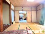 ～「和みの部屋」和室をご用意～
・ゴロンと寝転がったり、お子様のいるご家庭ではお子様を寝かしつけたり、などご活用いただける和室をご用意。
・やはり畳の香りは心が落ち着きますね。
