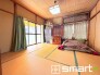 ～収納豊富な和室～
・各居室に備え付けの収納をご用意。タンスなどを置く場合と比べ出っ張らないので部屋の中を有効のご活用いただけます。
・収納の広さなどぜひ現地でご確認くださいませ。
