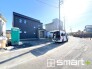 ～閑静な住宅街の立地～
・周辺は閑静な住宅街となっておりますので、静かな暮らしをご実現いただけます。
・前面道路の交通量も多くないので、小さなお子様がいるご家庭でもご安心ですね。
