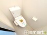 ～やはり便利なタンク式トイレ～
・最近はタンクレストイレもございますが、タンク式の場合は停電時もお水を流すことが可能。
・故障時なども比較的費用が安くなるなど、メリットが多くなります。
