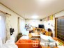 ～穏やかな陽の入るＬＤＫ～
・大きな窓のあるＬＤＫは陽当りも良好で明るい空間となっております。
・ご家族団らんなど過ごす時間の多いＬＤＫが明るいのは嬉しいポイントですね。
