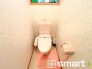 ～やはり便利なタンク式トイレ～
・最近はタンクレストイレもございますが、タンク式の場合は停電時もお水を流すことが可能。
・故障時なども比較的費用が安くなるなど、メリットが多くなります。
