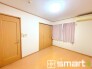 ～２面採光の明るいお部屋～
・洋室は２面採光とする事で穏やかな陽の入る明るい空間となっております。
・くつろぎのプライベート時間を明るい空間で穏やかにお過ごしいただけます。
