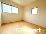 ～２面採光の明るいお部屋～
・洋室は２面採光とする事で穏やかな陽の入る明るい空間となっております。
・くつろぎのプライベート時間を明るい空間で穏やかにお過ごしいただけます。

