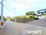 ～閑静な住宅街の立地～
・周辺は閑静な住宅街となっておりますので、静かな暮らしをご実現いただけます。
・前面道路の交通量も多くないので、小さなお子様がいるご家庭でもご安心ですね。
