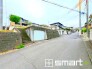 ～十分な広さのある前面道路～
・前面道路は約6ｍございますので、お車でのすれ違いも楽々で余計なストレスがかかりません。
・日々お車での移動が多い方には大切なポイントですね。
