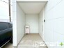 ～デザイン性に優れた玄関～
・モダンなデザインの玄関ドアを採用する事でお住まいの「顔」の印象が大きく変わります。
・毎日帰宅した際に嬉しくなる仕様です。
